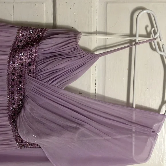 Like new !  100% silk chiffon , lilac color dress with beaded embellishments. - Picture 3 of 15